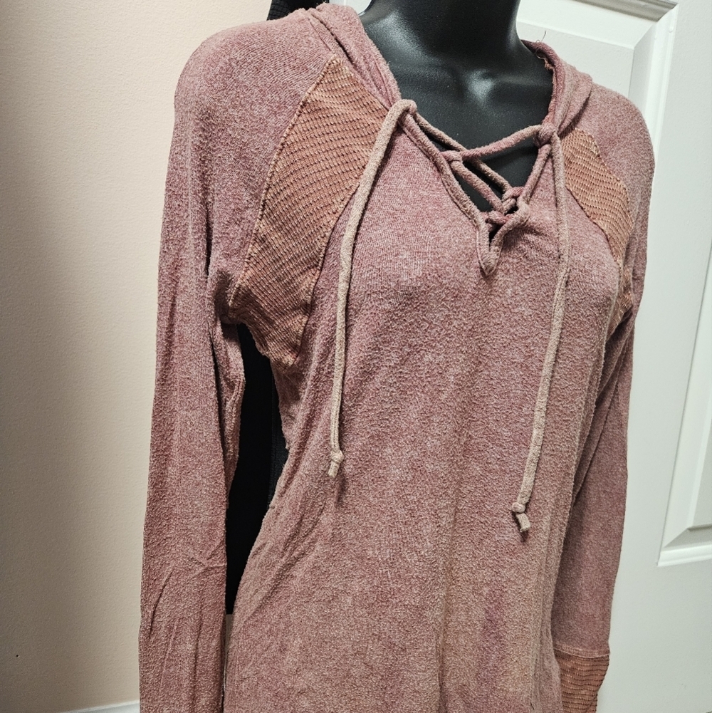 BKE Long Sleeve Distressed Top NWT - Picture 5 of 12
